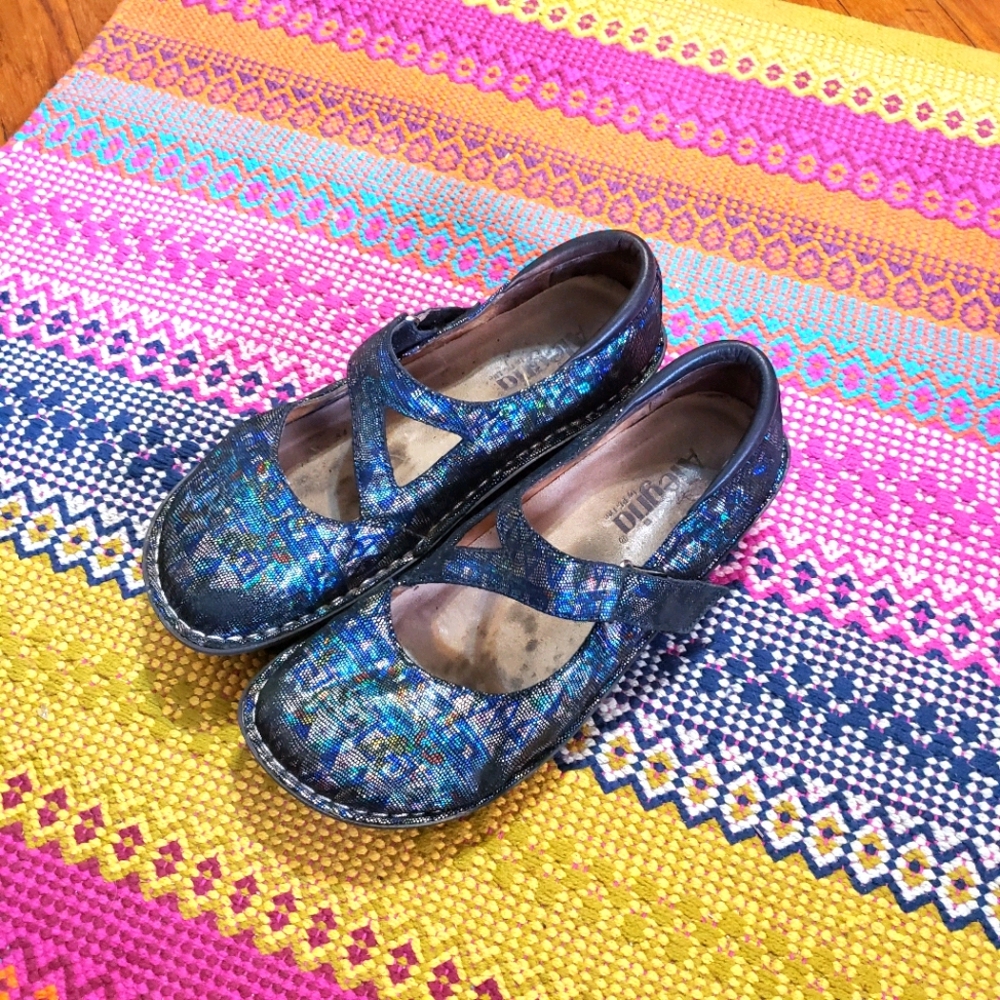 Alegria Mary Jane wedge flats holographic blue sz 9